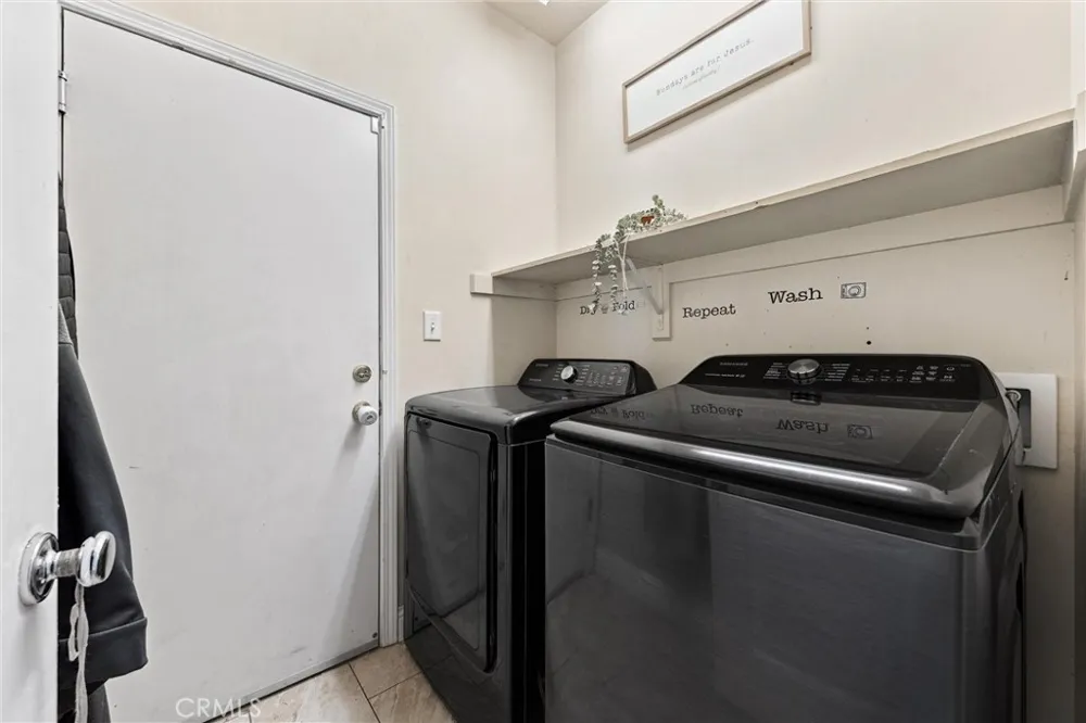 402 Dagenham Court Bakersfield, CA 93307