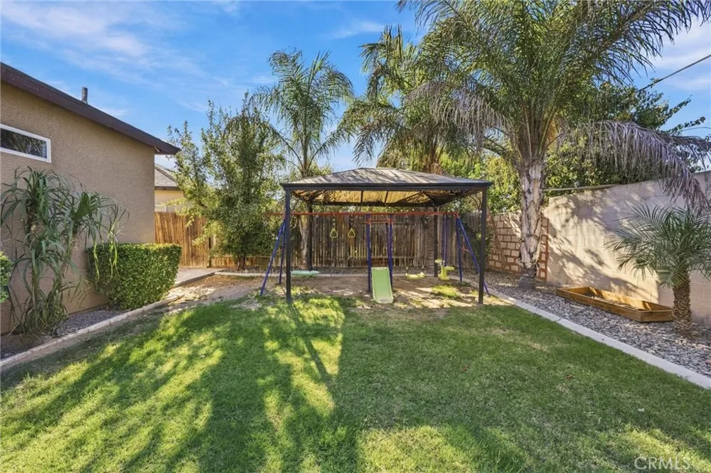 402 Dagenham Court Bakersfield, CA 93307