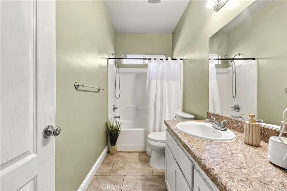 402 Dagenham Court Bakersfield, CA 93307