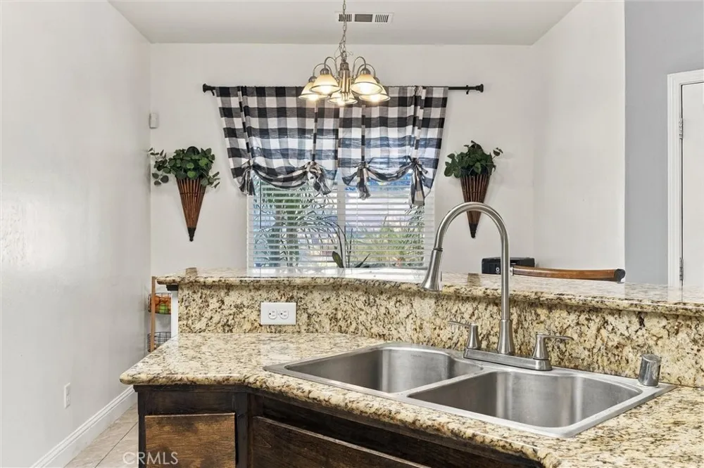 402 Dagenham Court Bakersfield, CA 93307