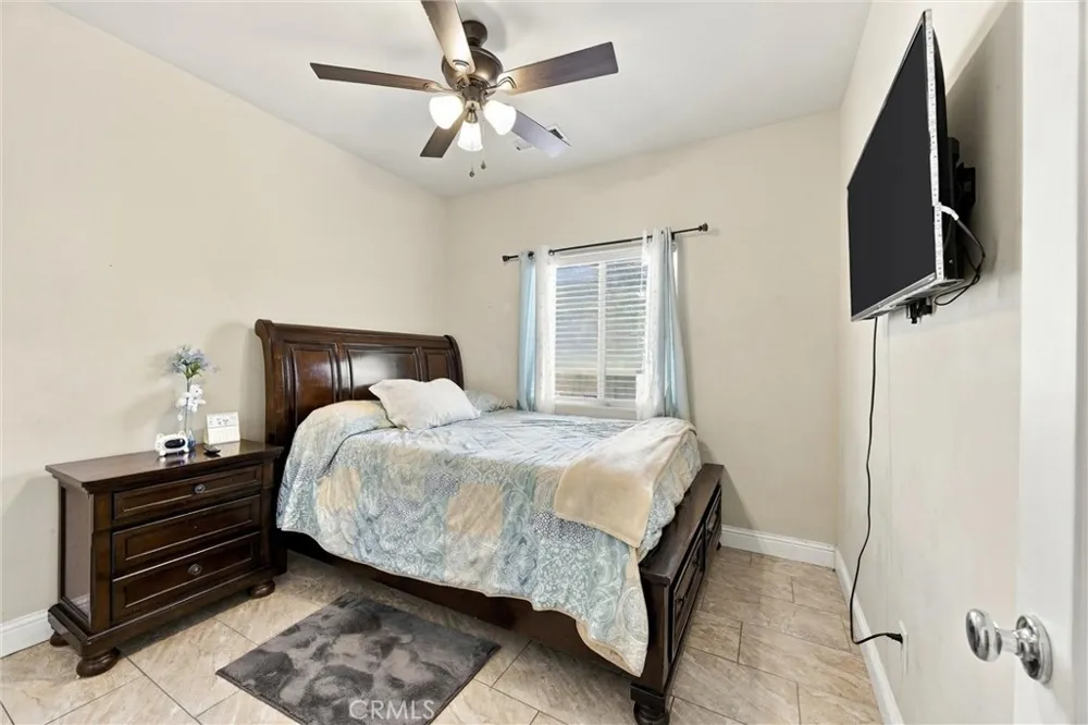 402 Dagenham Court Bakersfield, CA 93307