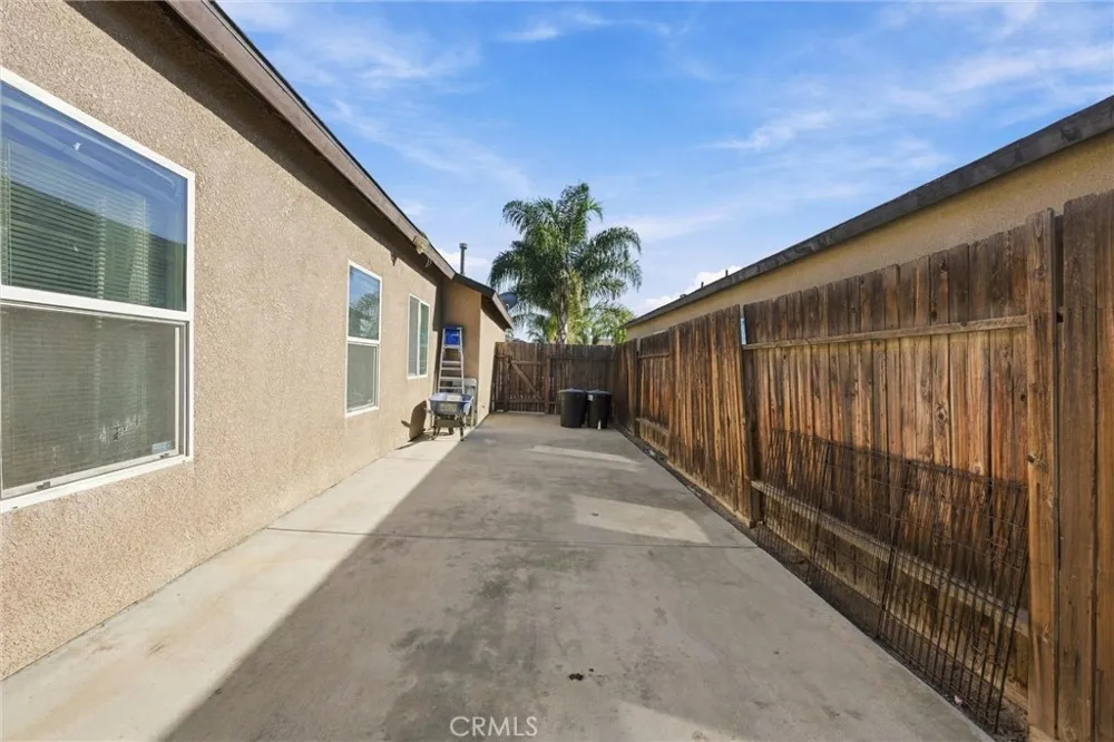 402 Dagenham Court Bakersfield, CA 93307