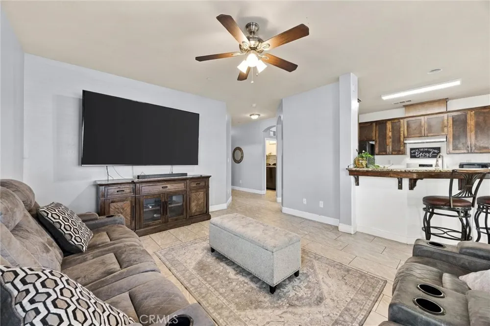 402 Dagenham Court Bakersfield, CA 93307