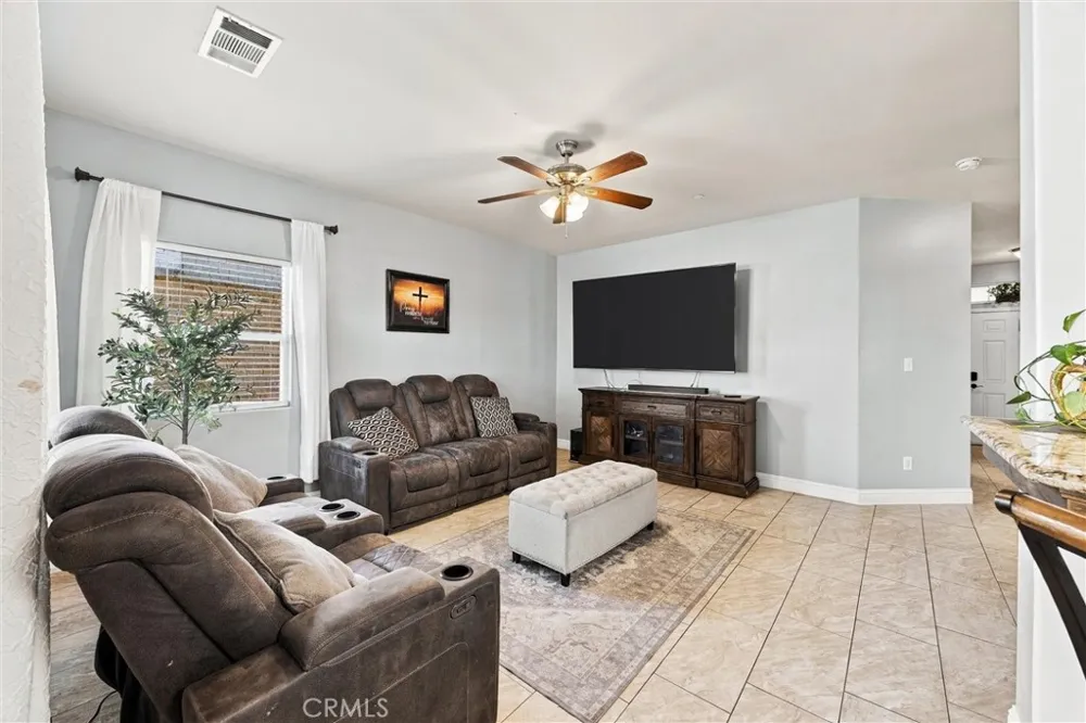 402 Dagenham Court Bakersfield, CA 93307