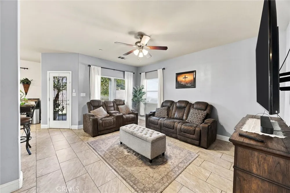 402 Dagenham Court Bakersfield, CA 93307