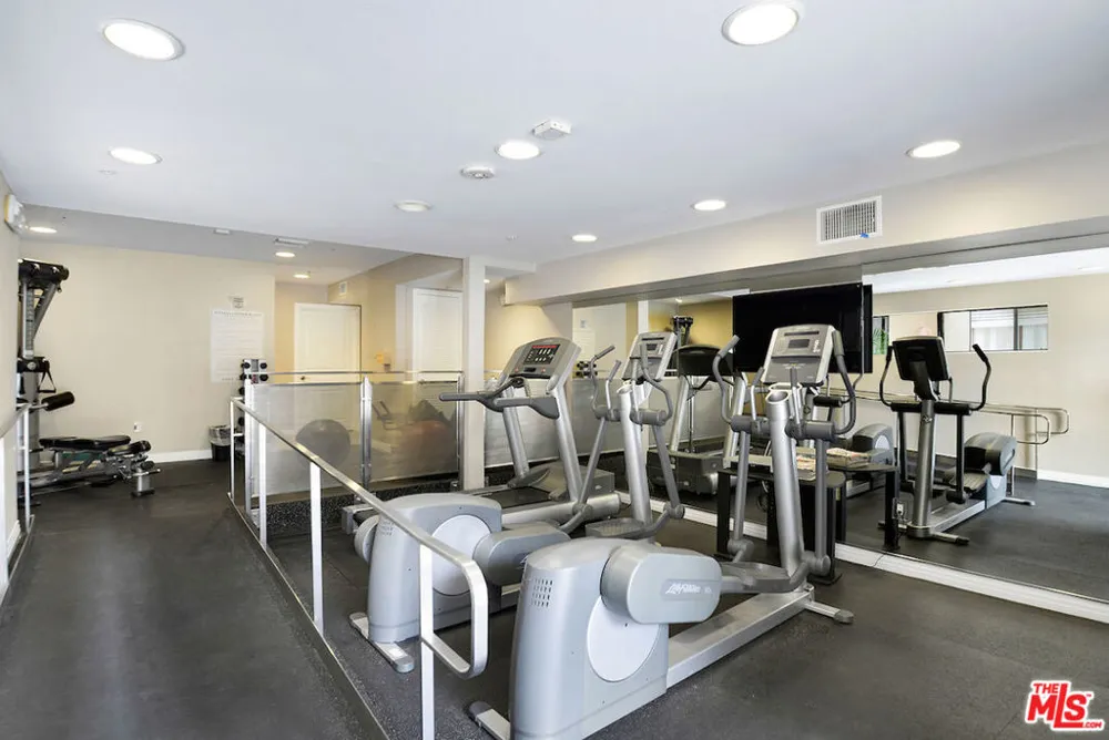 7320 Hawthorn Avenue #121 Los Angeles, CA 90046