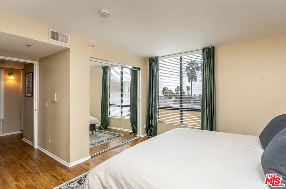 7320 Hawthorn Avenue #121 Los Angeles, CA 90046