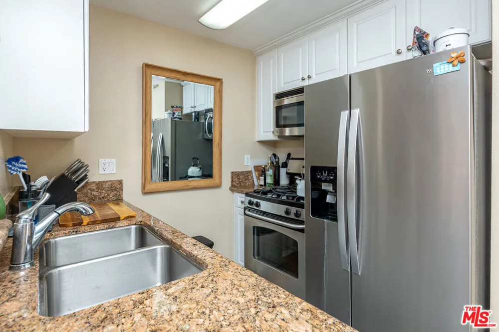7320 Hawthorn Avenue #121 Los Angeles, CA 90046