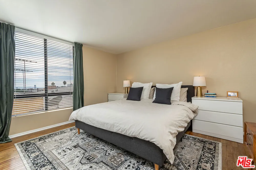 7320 Hawthorn Avenue #121 Los Angeles, CA 90046