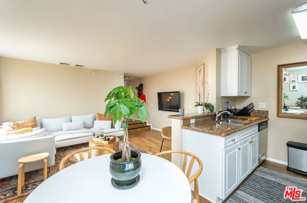 7320 Hawthorn Avenue #121 Los Angeles, CA 90046
