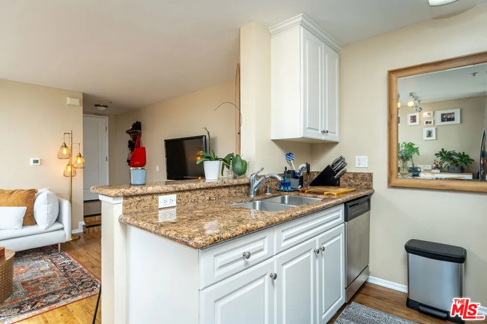 7320 Hawthorn Avenue #121 Los Angeles, CA 90046