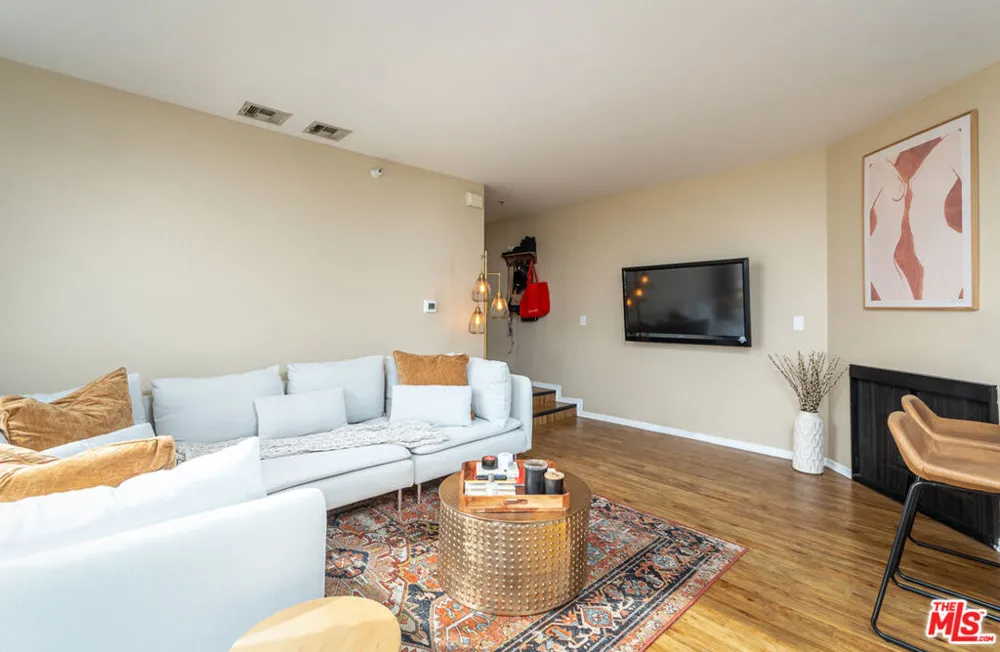 7320 Hawthorn Avenue #121 Los Angeles, CA 90046
