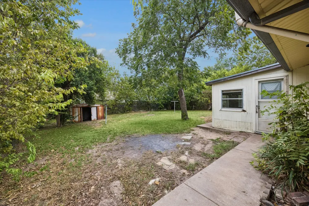402 Bramble Drive Austin, TX 78745