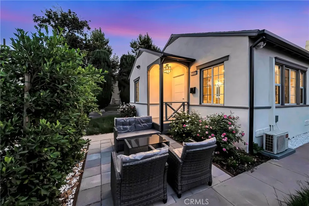 128 Lukens Place Glendale, CA 91206