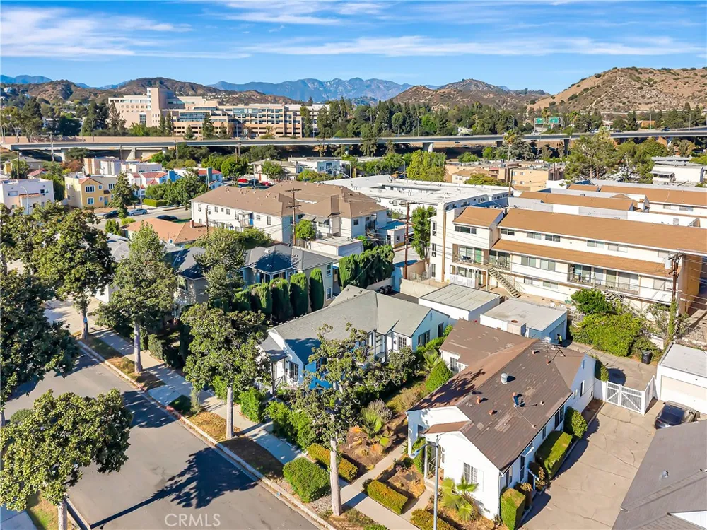128 Lukens Place Glendale, CA 91206