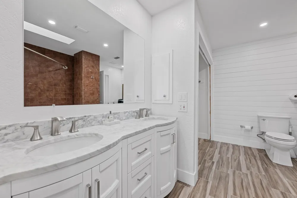 100 Lido Circle #B2 Lakeway, TX 78734