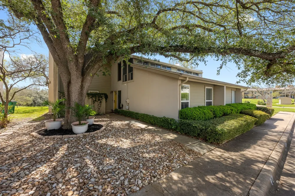 100 Lido Circle #B2 Lakeway, TX 78734