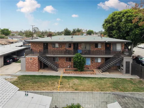 4623 E Compton