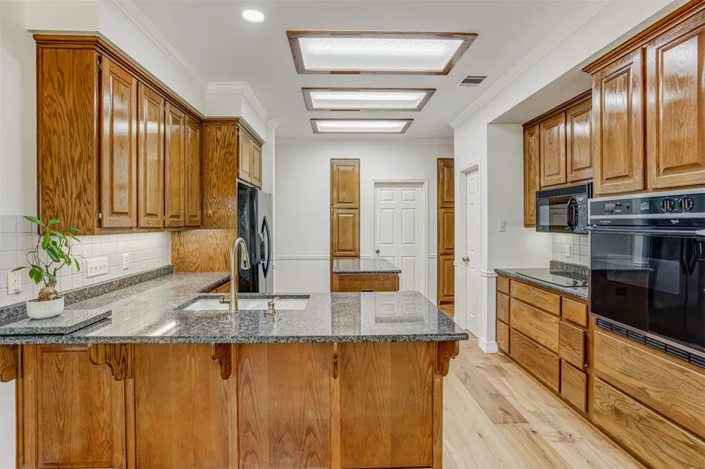 410 Rolling Green Drive Lakeway, TX 78734