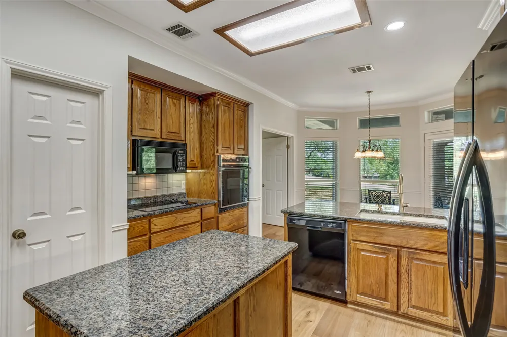 410 Rolling Green Drive Lakeway, TX 78734