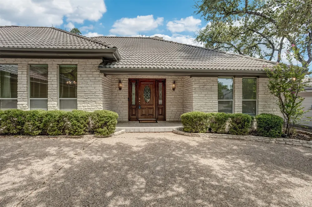 410 Rolling Green Drive Lakeway, TX 78734