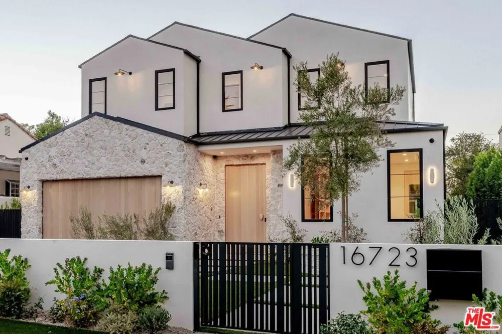 16723 La Maida Street Los Angeles, CA 91436