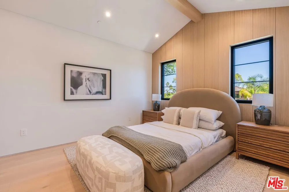 16723 La Maida Street Los Angeles, CA 91436