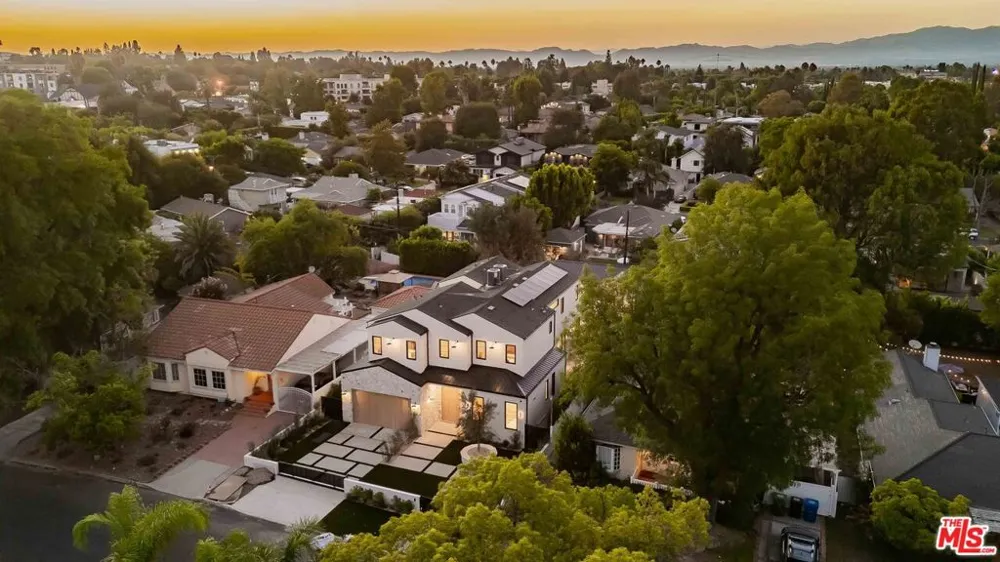 16723 La Maida Street Los Angeles, CA 91436