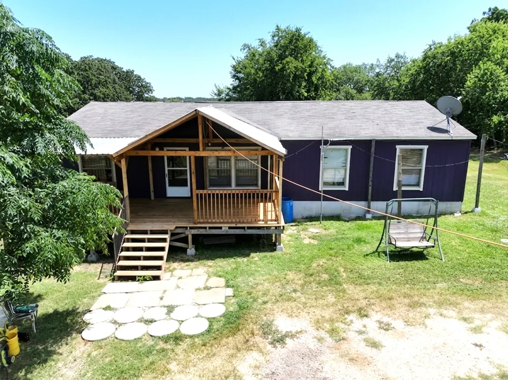 305 Thompson Lane Dale, TX 78616