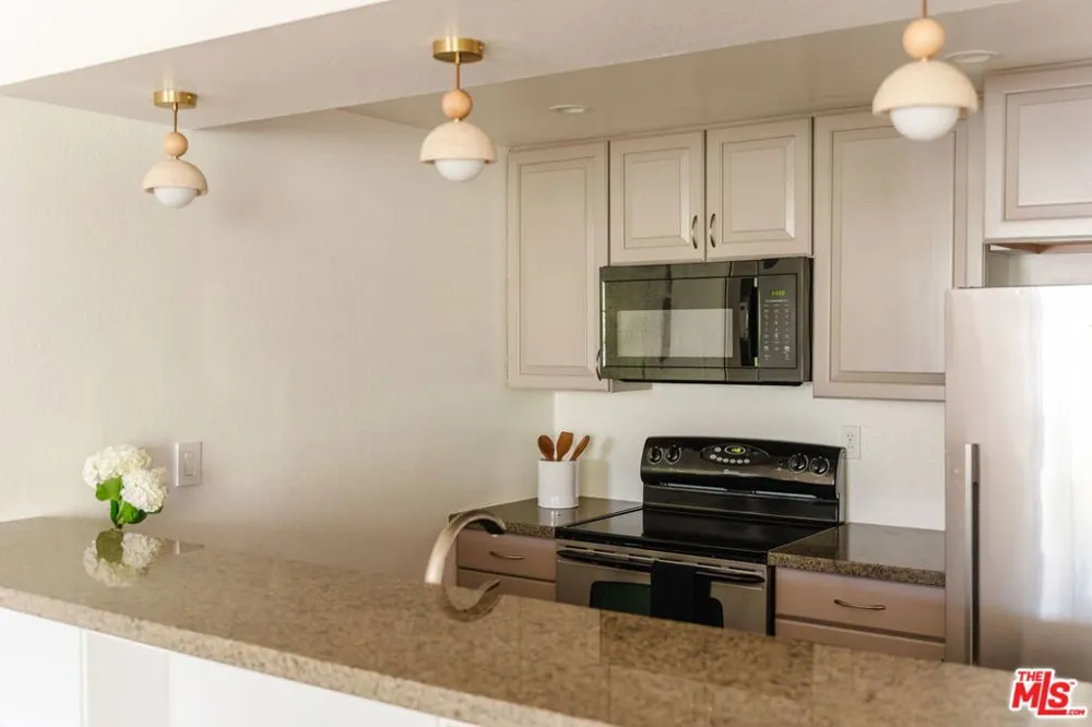 750 Kings Road #315 Los Angeles, CA 90069