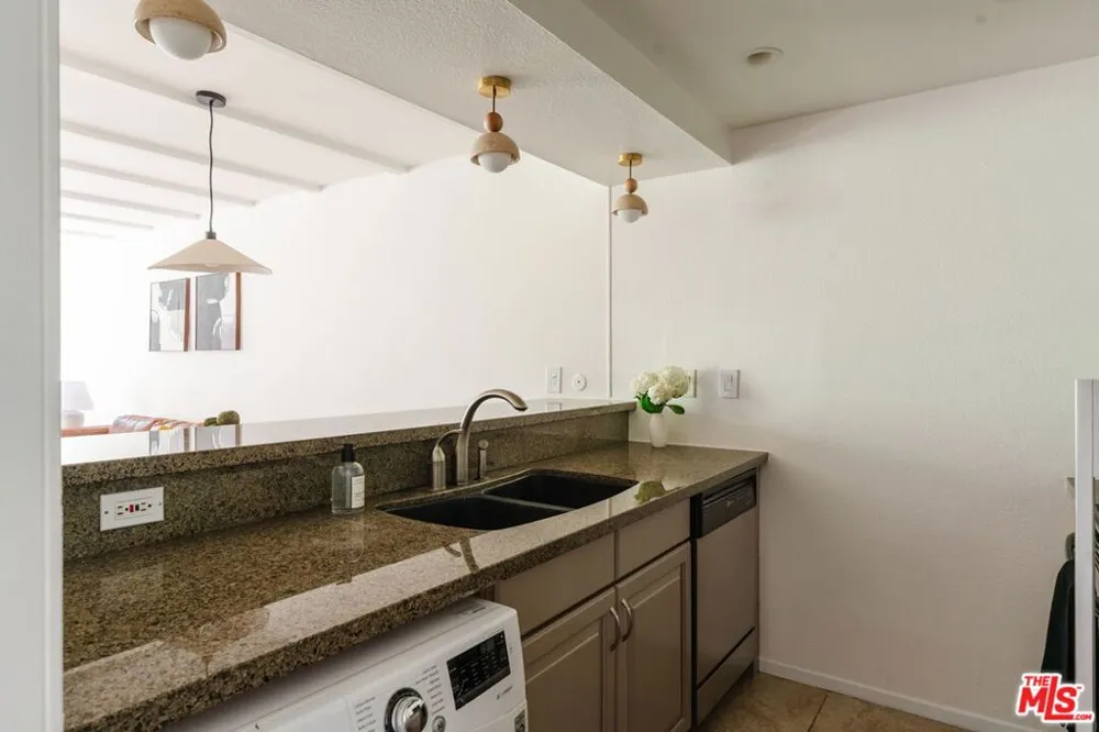 750 Kings Road #315 Los Angeles, CA 90069
