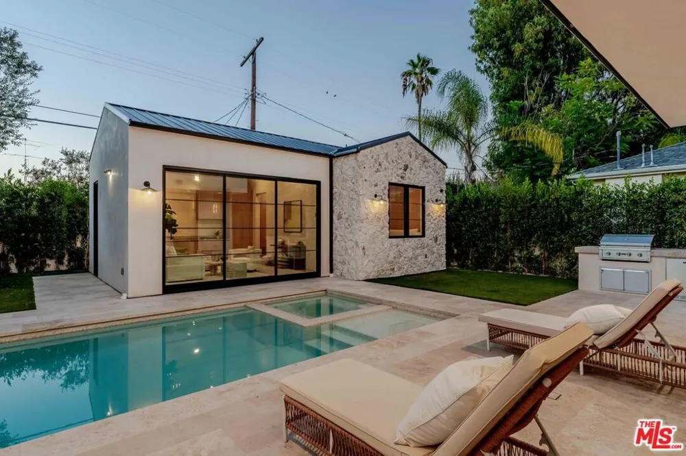 16723 La Maida Street Los Angeles, CA 91436