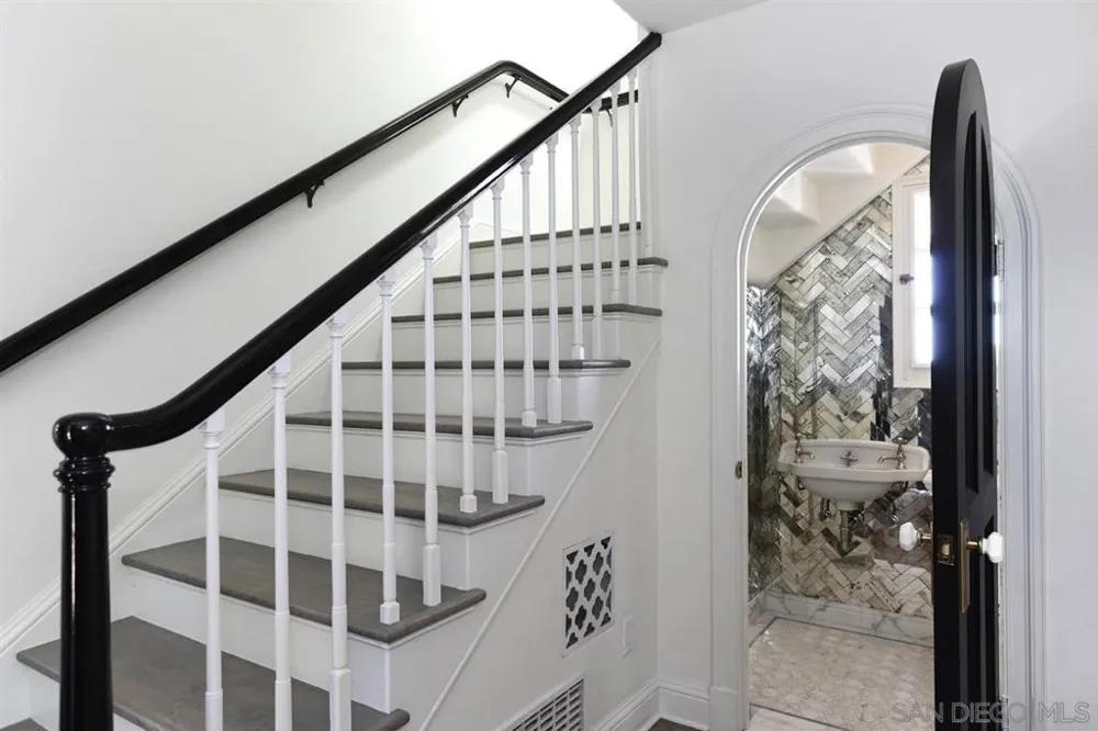 6028 Folsom La Jolla, CA 92037