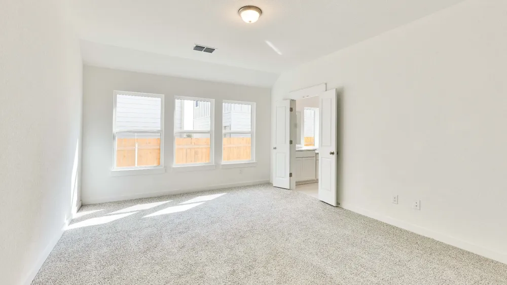 512 Bloomington Loop Hutto, TX 78634
