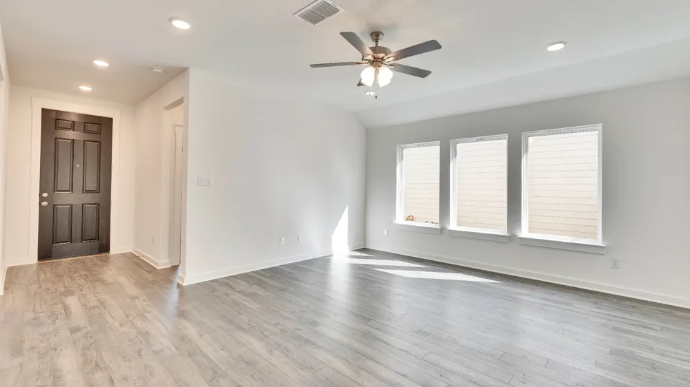 512 Bloomington Loop Hutto, TX 78634