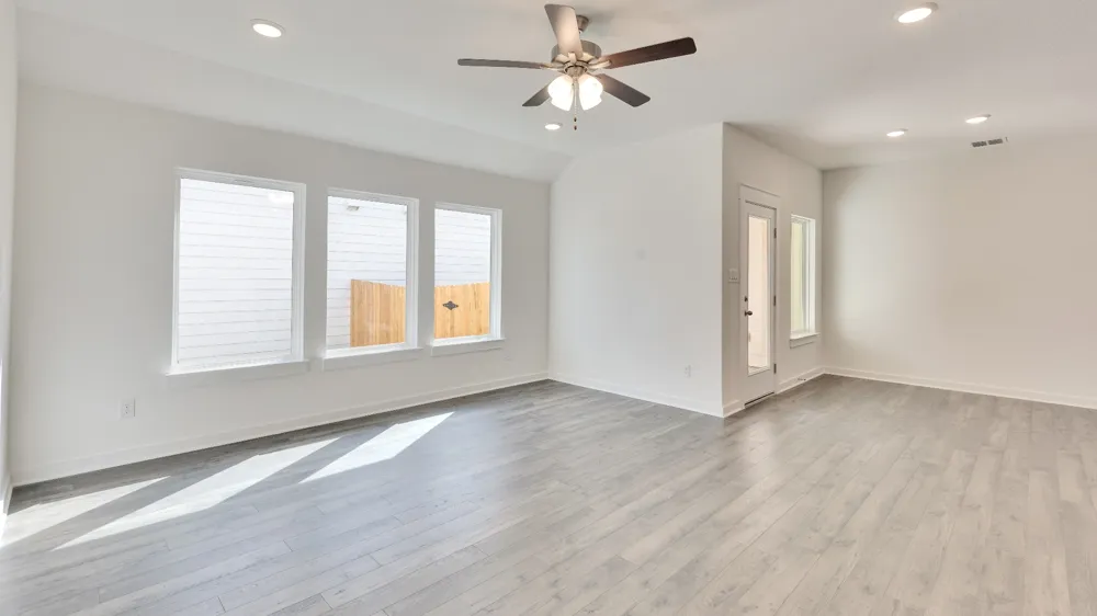 512 Bloomington Loop Hutto, TX 78634