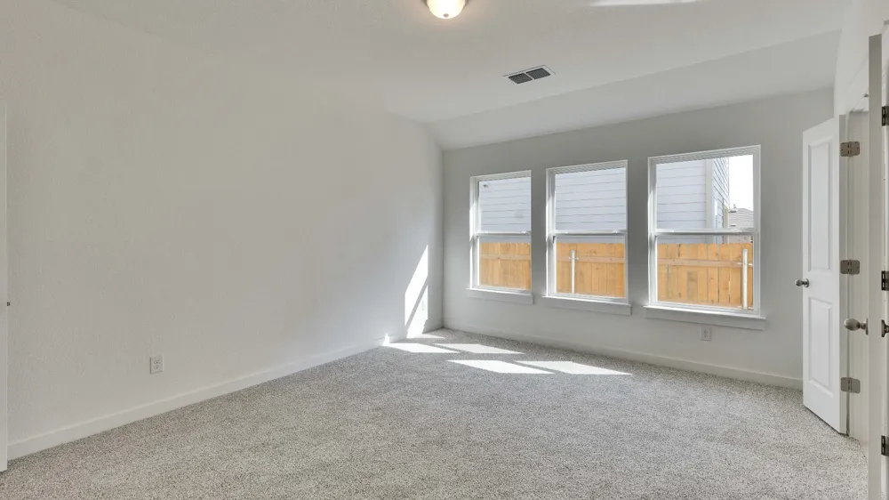 512 Bloomington Loop Hutto, TX 78634