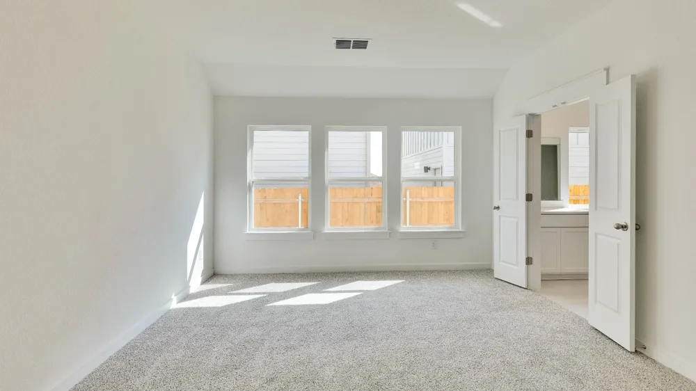 512 Bloomington Loop Hutto, TX 78634