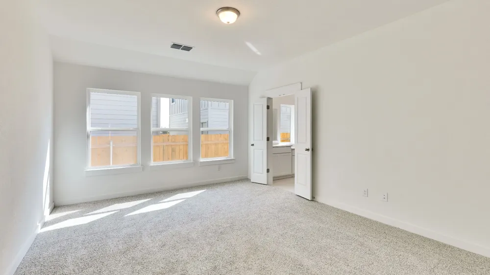 512 Bloomington Loop Hutto, TX 78634