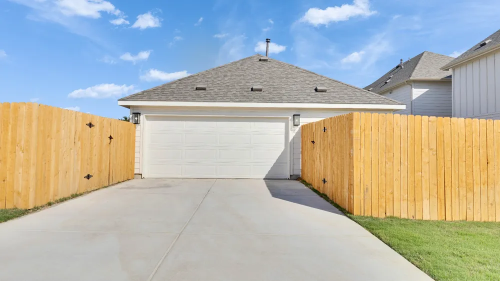 512 Bloomington Loop Hutto, TX 78634