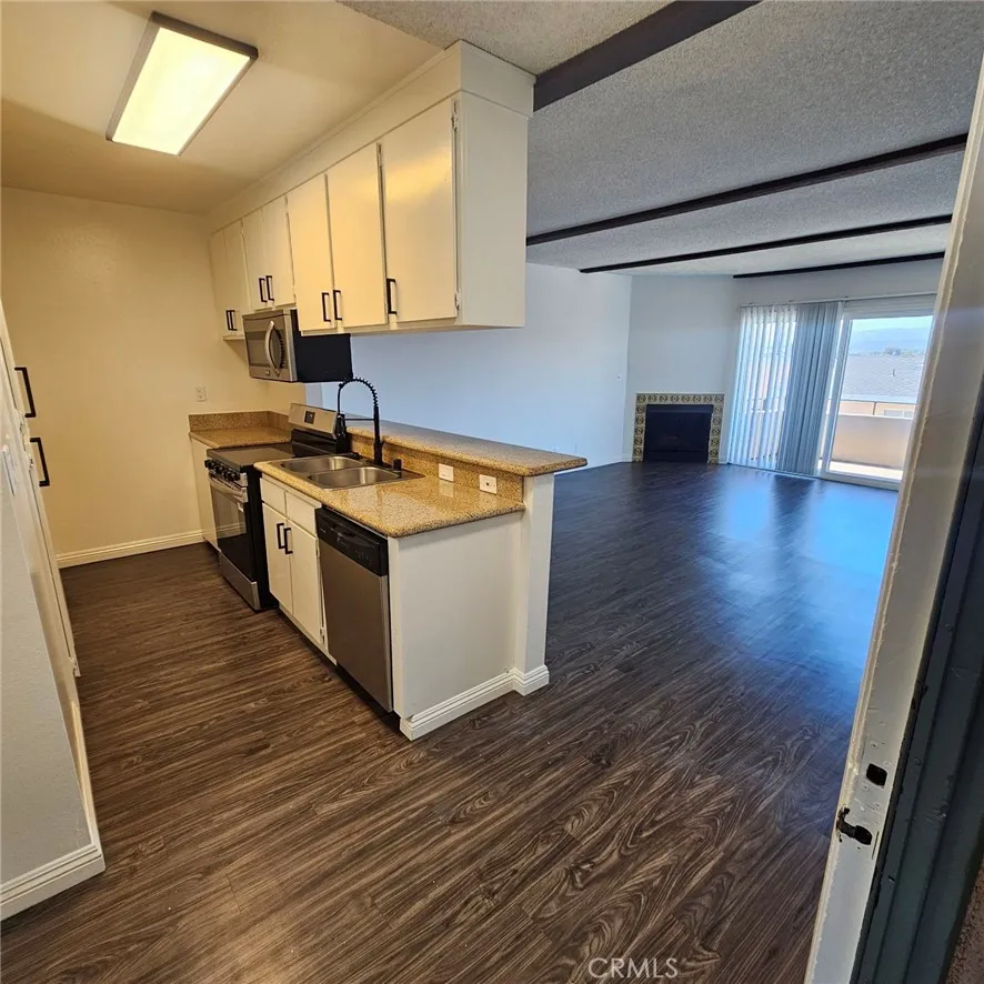 209 S Prospect Avenue #105 Redondo Beach, CA 90277
