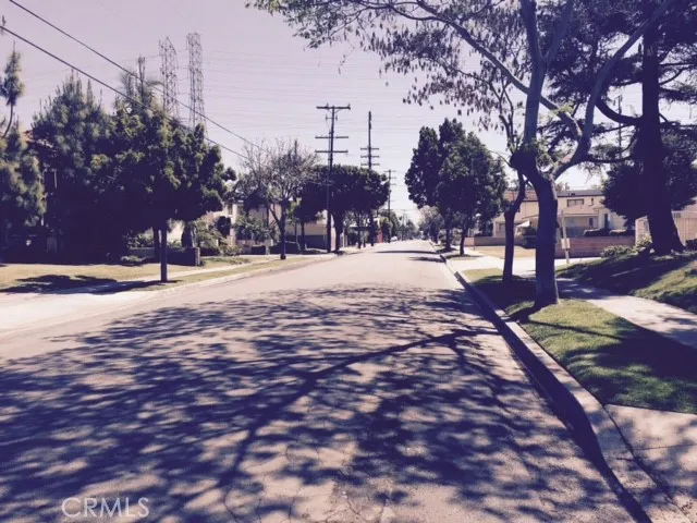 8803 Cedar Bellflower, CA 90706