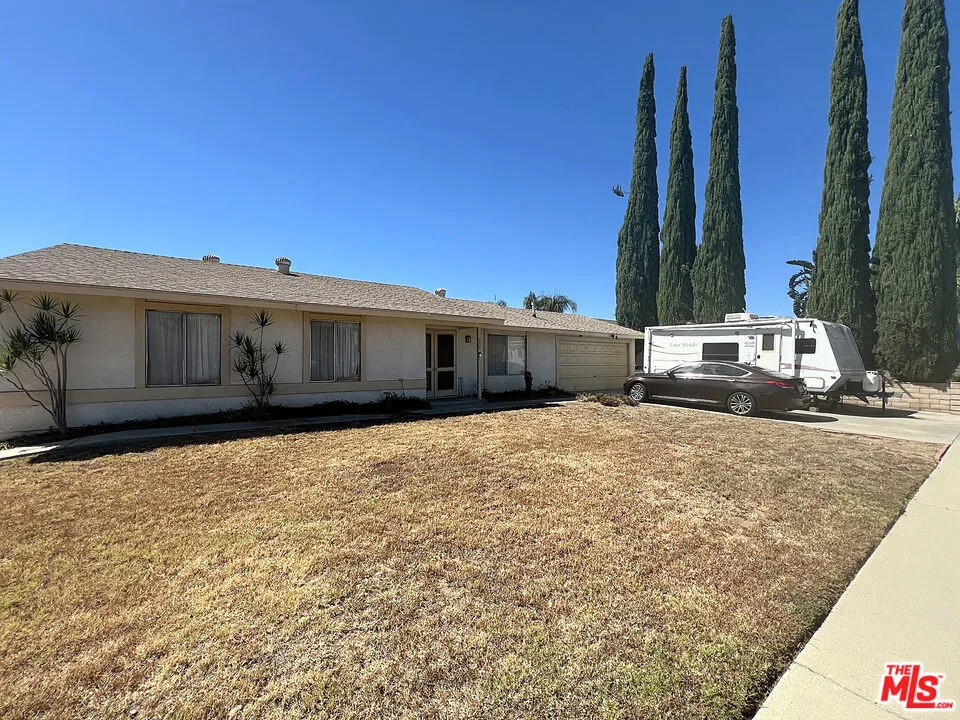 837 W Fontlee Lane Bloomington, CA 92316
