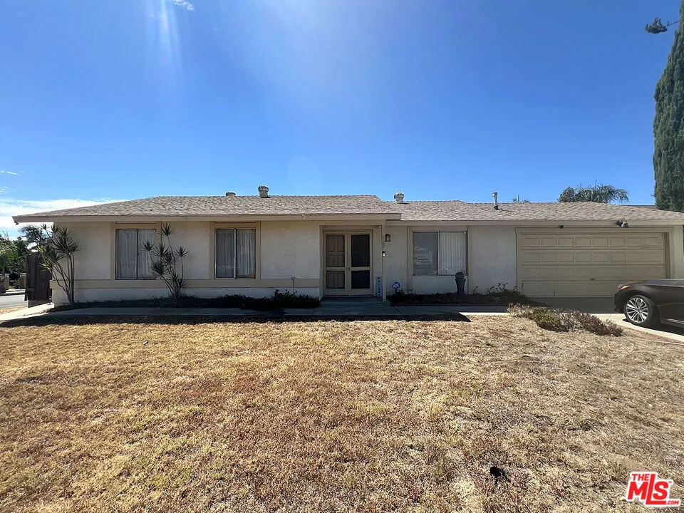 837 W Fontlee Lane Bloomington, CA 92316