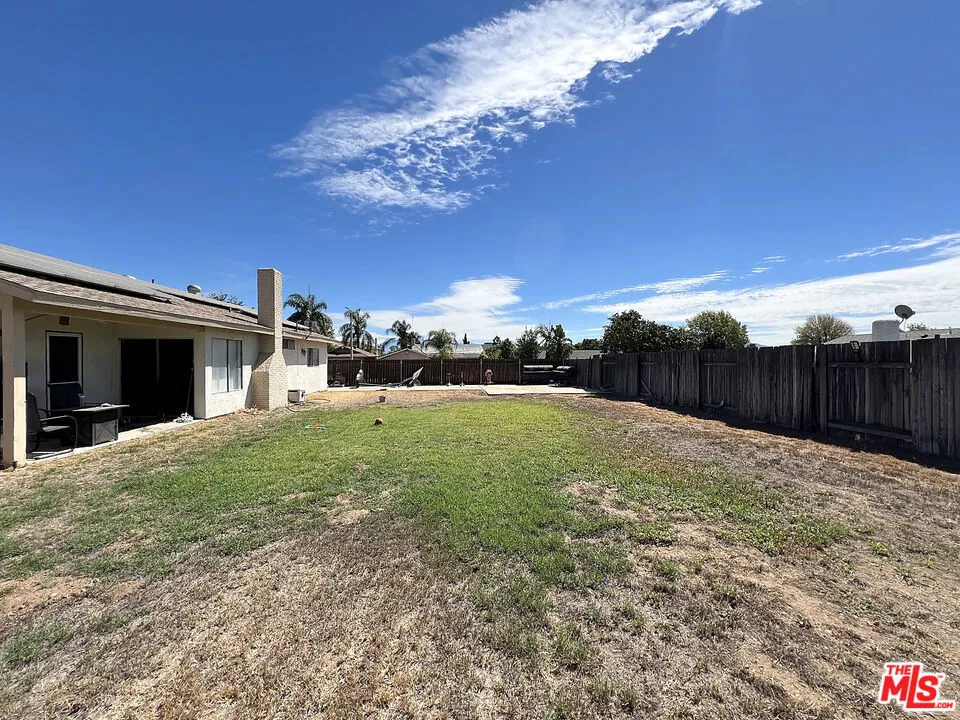 837 W Fontlee Lane Bloomington, CA 92316