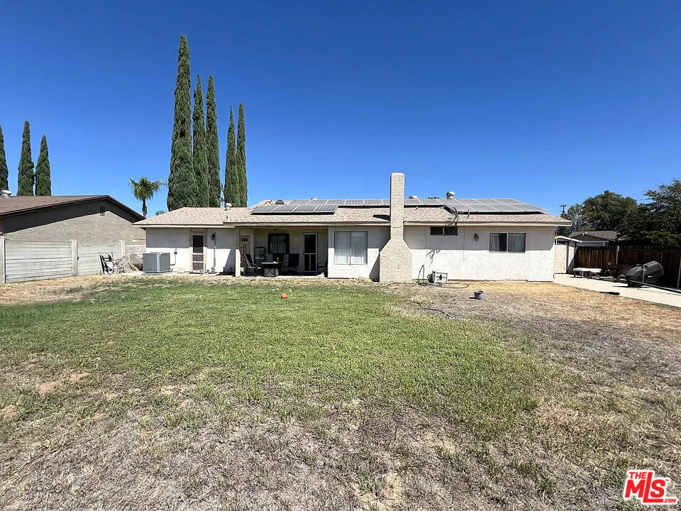 837 W Fontlee Lane Bloomington, CA 92316