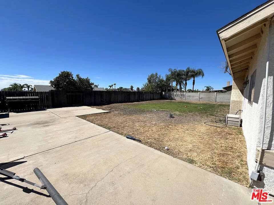 837 W Fontlee Lane Bloomington, CA 92316