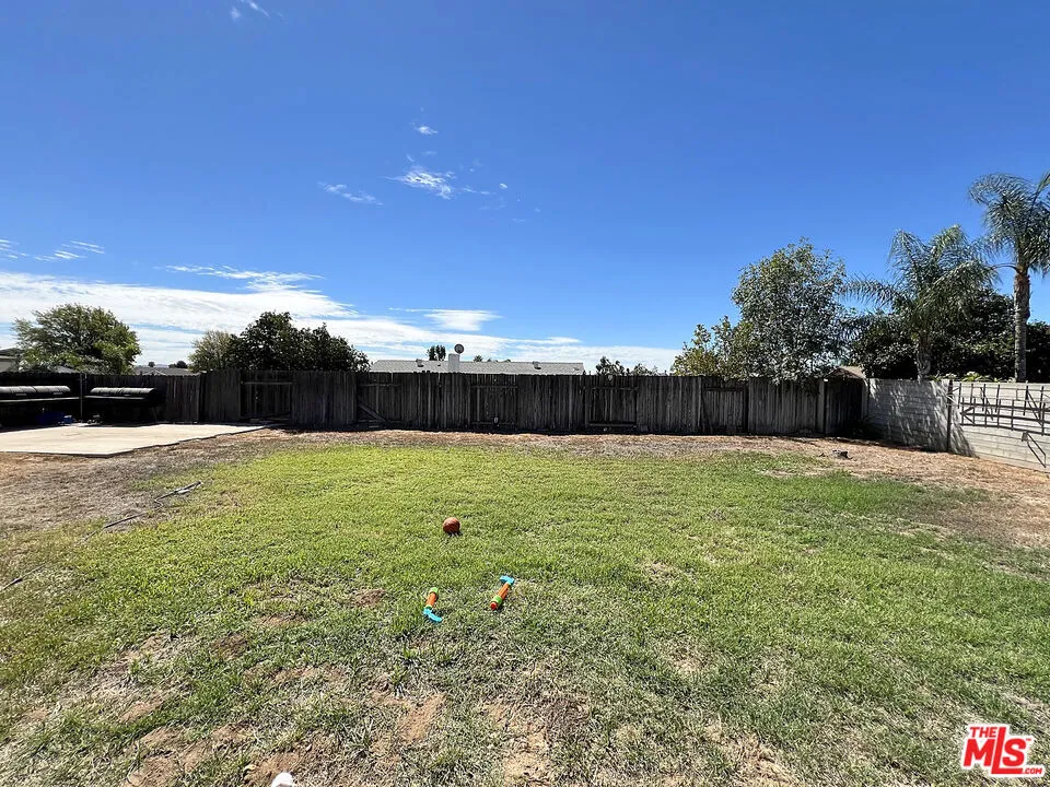 837 W Fontlee Lane Bloomington, CA 92316