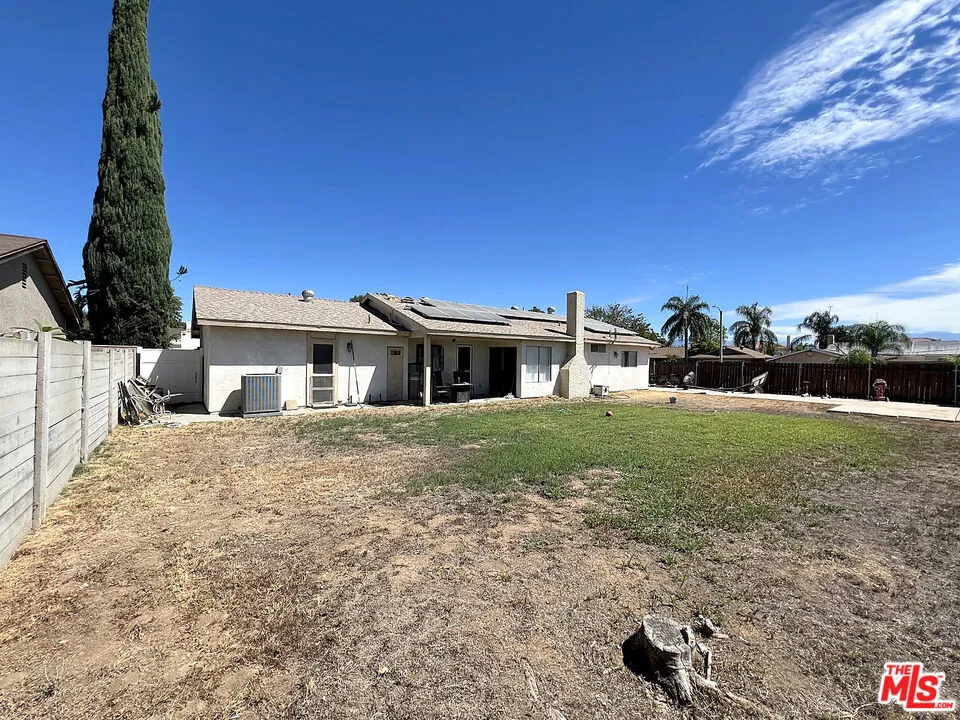 837 W Fontlee Lane Bloomington, CA 92316