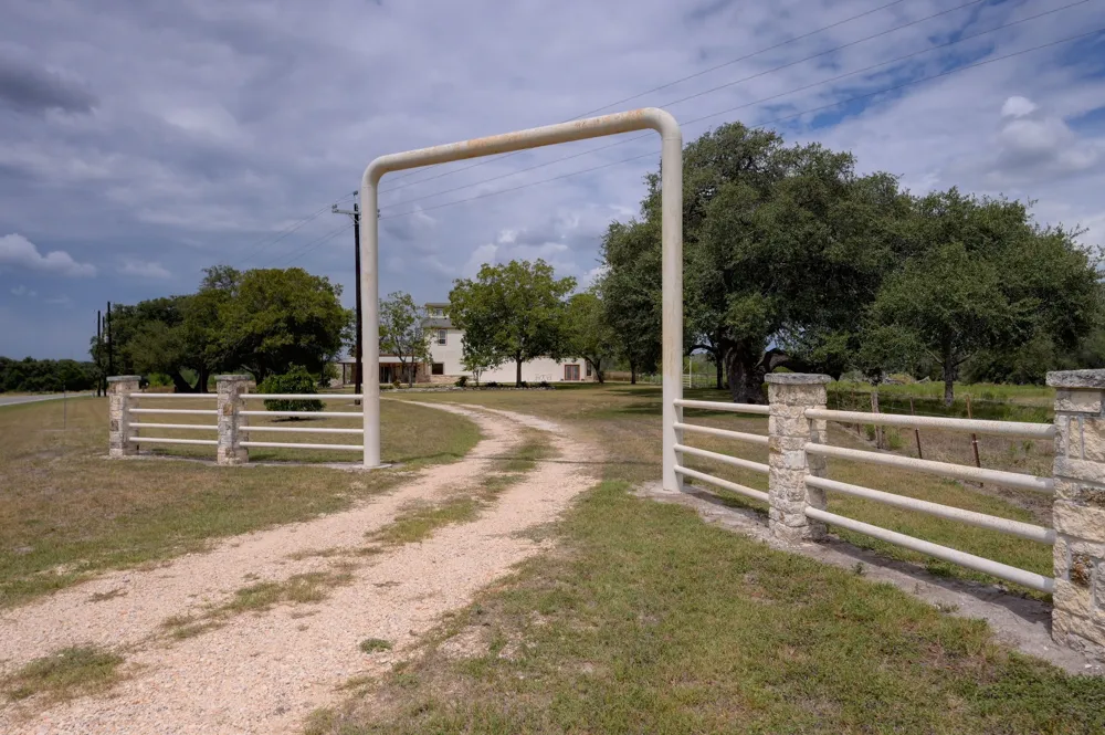 2410 FM 1680 Moulton, TX 77975